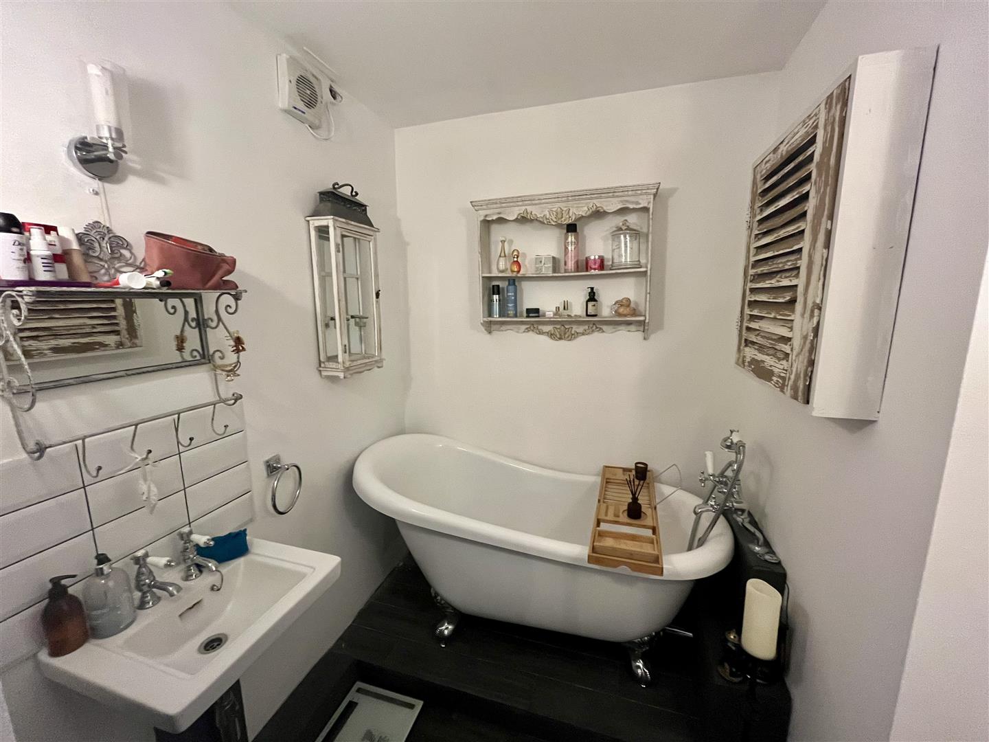 Apartment 4, Terrick Hall, Whitchurch, SY13 4JZ Estate Agents & Auctioneers